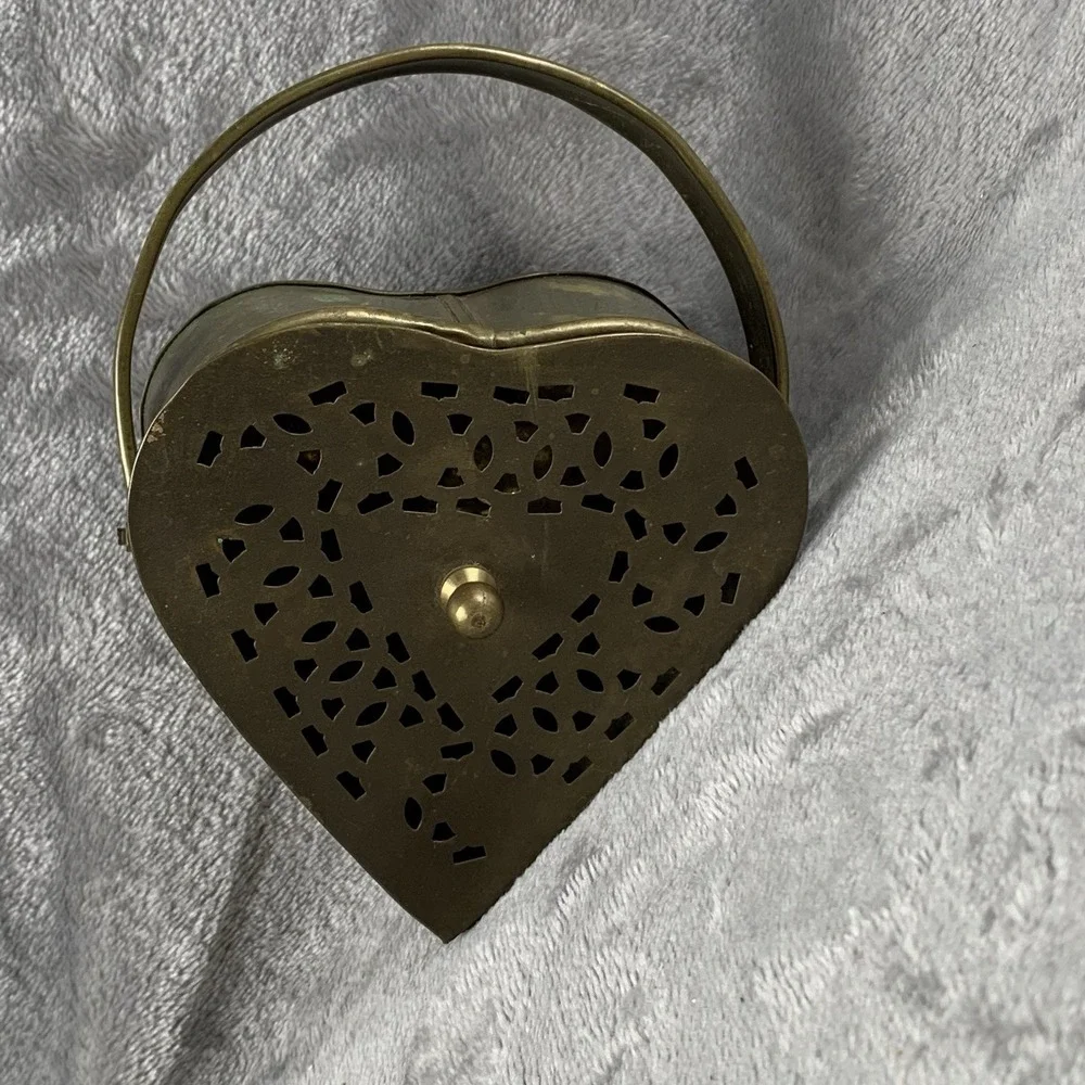 Vintage Brass Heart Shaped Trinket Box Lid Handle Patina For Potpourri Jewlery